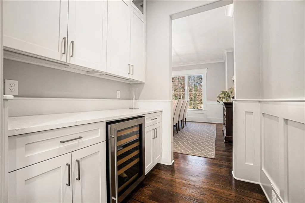 1005 W Kingston Drive, Atlanta, Georgia 30342, 5 Bedrooms Bedrooms, ,5 BathroomsBathrooms,Residential,Sold,1005 W Kingston Drive,7526933