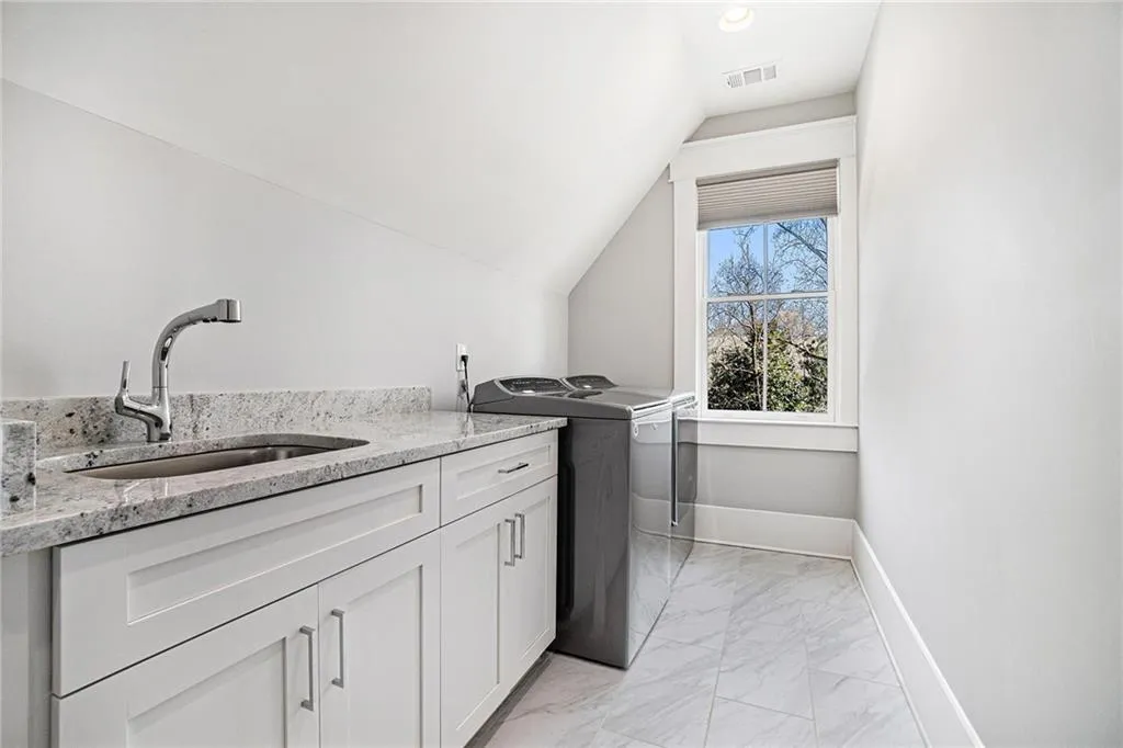 1005 W Kingston Drive, Atlanta, Georgia 30342, 5 Bedrooms Bedrooms, ,5 BathroomsBathrooms,Residential,Sold,1005 W Kingston Drive,7526933