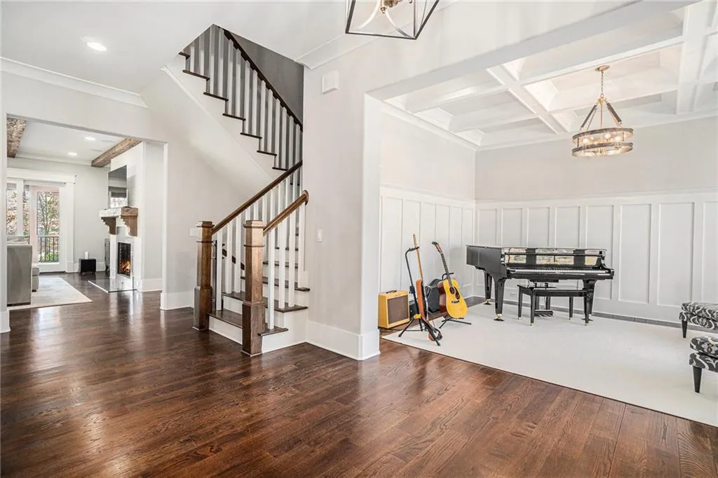 1005 W Kingston Drive, Atlanta, Georgia 30342, 5 Bedrooms Bedrooms, ,5 BathroomsBathrooms,Residential,Sold,1005 W Kingston Drive,7526933