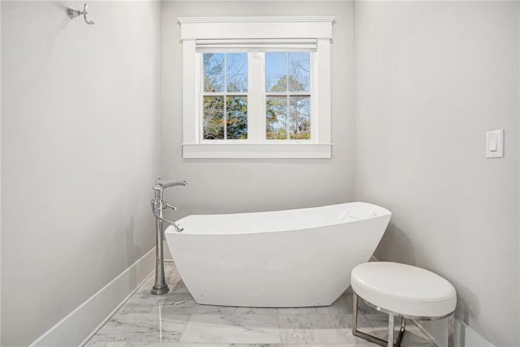 1005 W Kingston Drive, Atlanta, Georgia 30342, 5 Bedrooms Bedrooms, ,5 BathroomsBathrooms,Residential,Sold,1005 W Kingston Drive,7526933