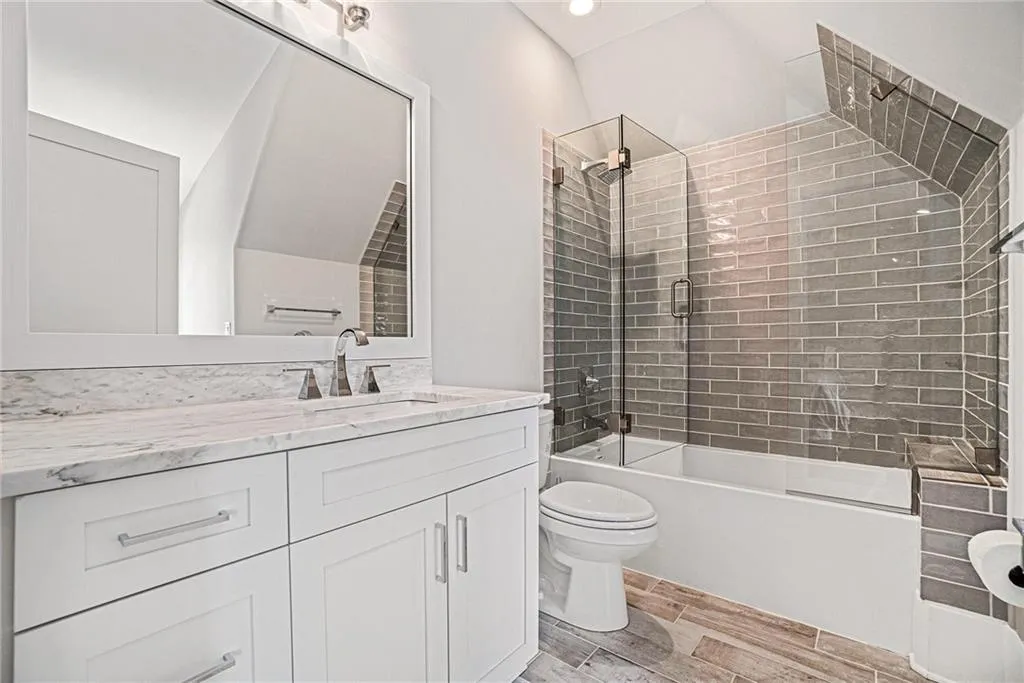 1005 W Kingston Drive, Atlanta, Georgia 30342, 5 Bedrooms Bedrooms, ,5 BathroomsBathrooms,Residential,Sold,1005 W Kingston Drive,7526933