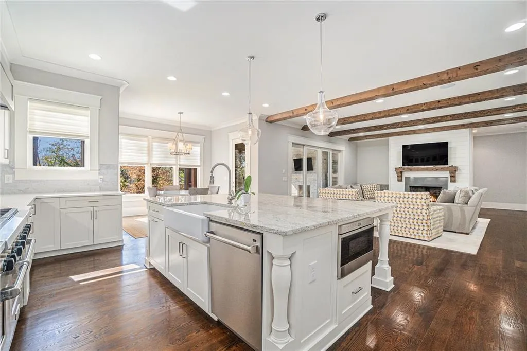1005 W Kingston Drive, Atlanta, Georgia 30342, 5 Bedrooms Bedrooms, ,5 BathroomsBathrooms,Residential,Sold,1005 W Kingston Drive,7526933