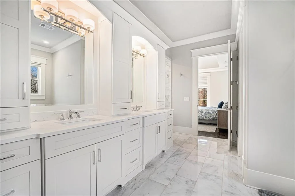 1005 W Kingston Drive, Atlanta, Georgia 30342, 5 Bedrooms Bedrooms, ,5 BathroomsBathrooms,Residential,Sold,1005 W Kingston Drive,7526933