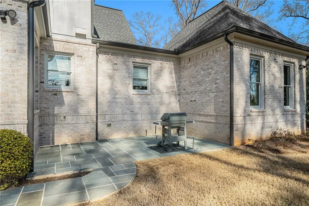 1005 W Kingston Drive, Atlanta, Georgia 30342, 5 Bedrooms Bedrooms, ,5 BathroomsBathrooms,Residential,Sold,1005 W Kingston Drive,7526933