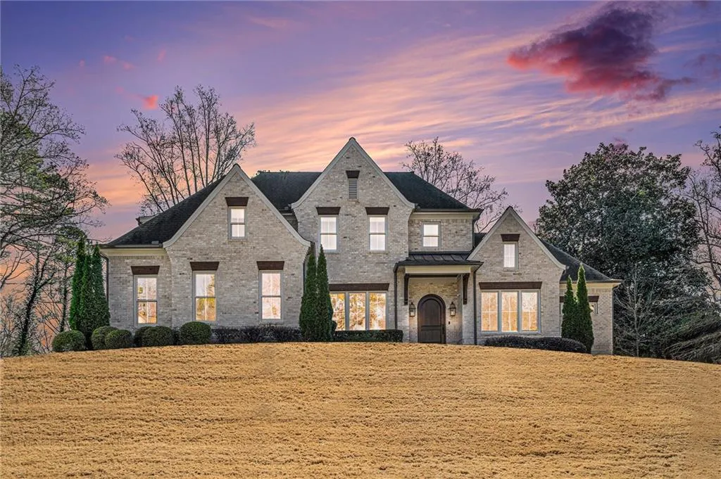 1005 W Kingston Drive, Atlanta, Georgia 30342, 5 Bedrooms Bedrooms, ,5 BathroomsBathrooms,Residential,Sold,1005 W Kingston Drive,7526933
