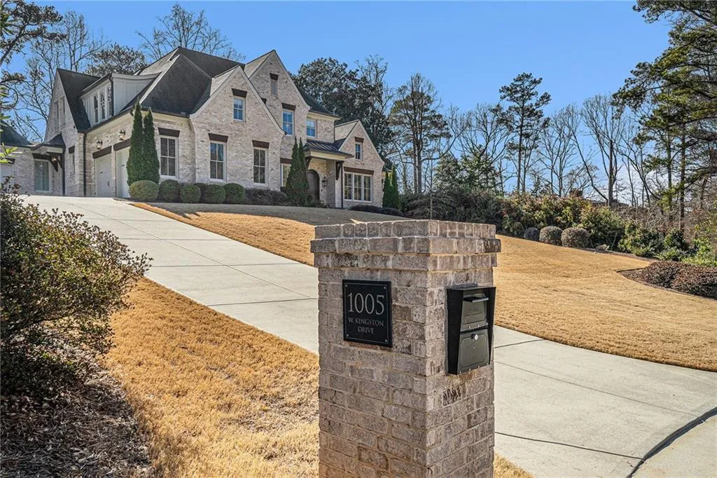 1005 W Kingston Drive, Atlanta, Georgia 30342, 5 Bedrooms Bedrooms, ,5 BathroomsBathrooms,Residential,Sold,1005 W Kingston Drive,7526933