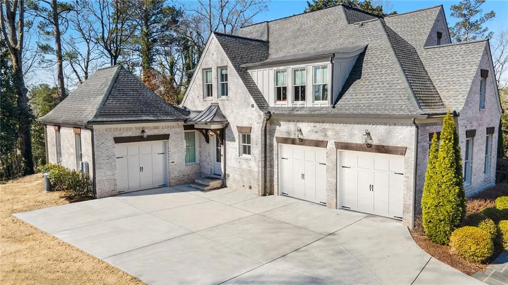 1005 W Kingston Drive, Atlanta, Georgia 30342, 5 Bedrooms Bedrooms, ,5 BathroomsBathrooms,Residential,Sold,1005 W Kingston Drive,7526933