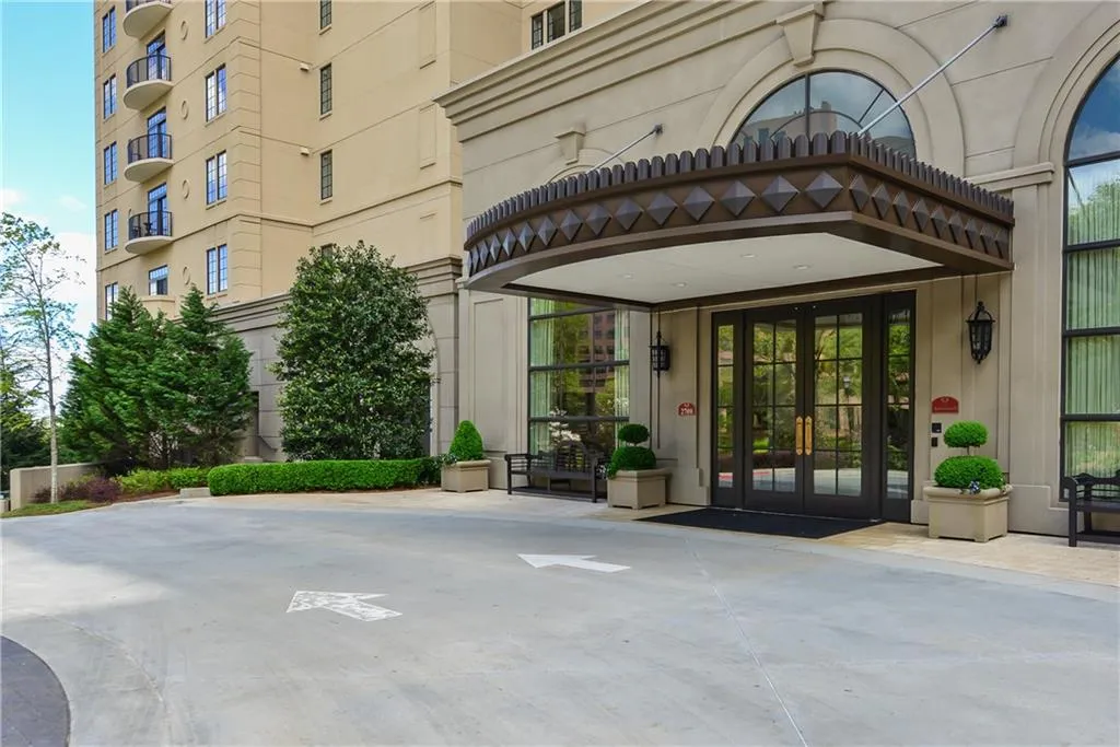 2700 Paces Ferry Road Se Unit 202, Atlanta, Georgia 30339, 2 Bedrooms Bedrooms, ,2 BathroomsBathrooms,Residential,For Sale,2700 Paces Ferry Road Se Unit 202,7632043