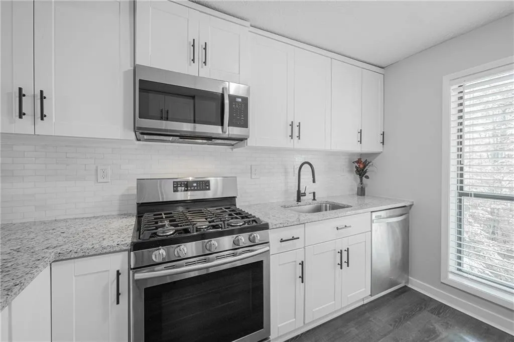 1606 Woodcliff Drive, Atlanta, Georgia 30350, 2 Bedrooms Bedrooms, ,2 BathroomsBathrooms,Residential,Sold,1606 Woodcliff Drive,7222195