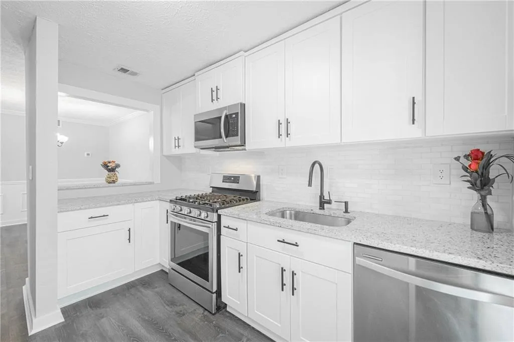 1606 Woodcliff Drive, Atlanta, Georgia 30350, 2 Bedrooms Bedrooms, ,2 BathroomsBathrooms,Residential,Sold,1606 Woodcliff Drive,7222195