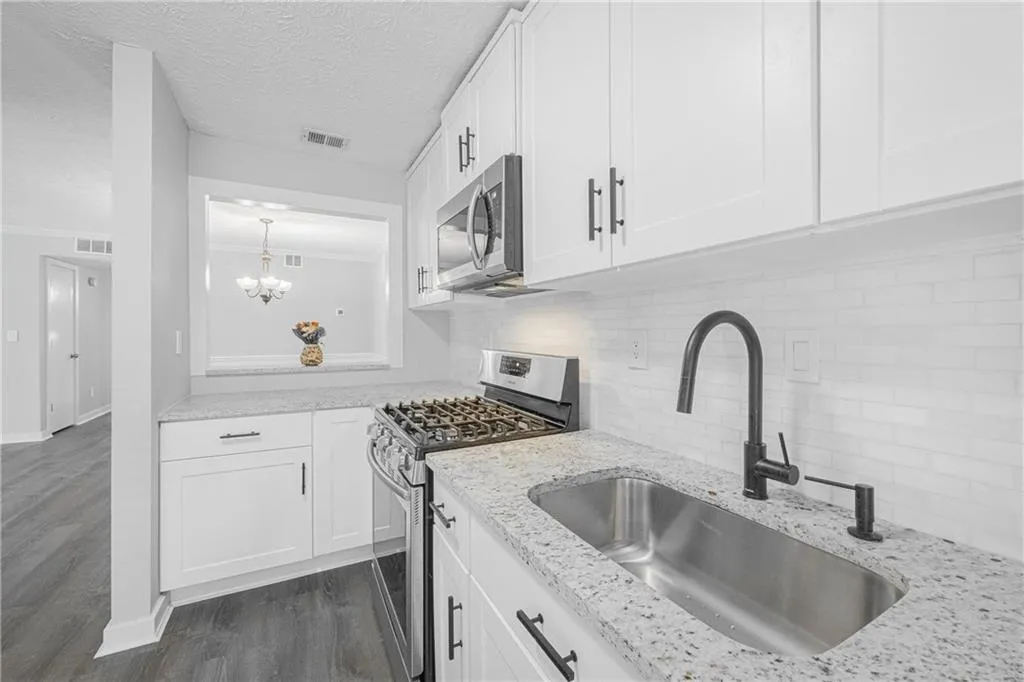 1606 Woodcliff Drive, Atlanta, Georgia 30350, 2 Bedrooms Bedrooms, ,2 BathroomsBathrooms,Residential,Sold,1606 Woodcliff Drive,7222195