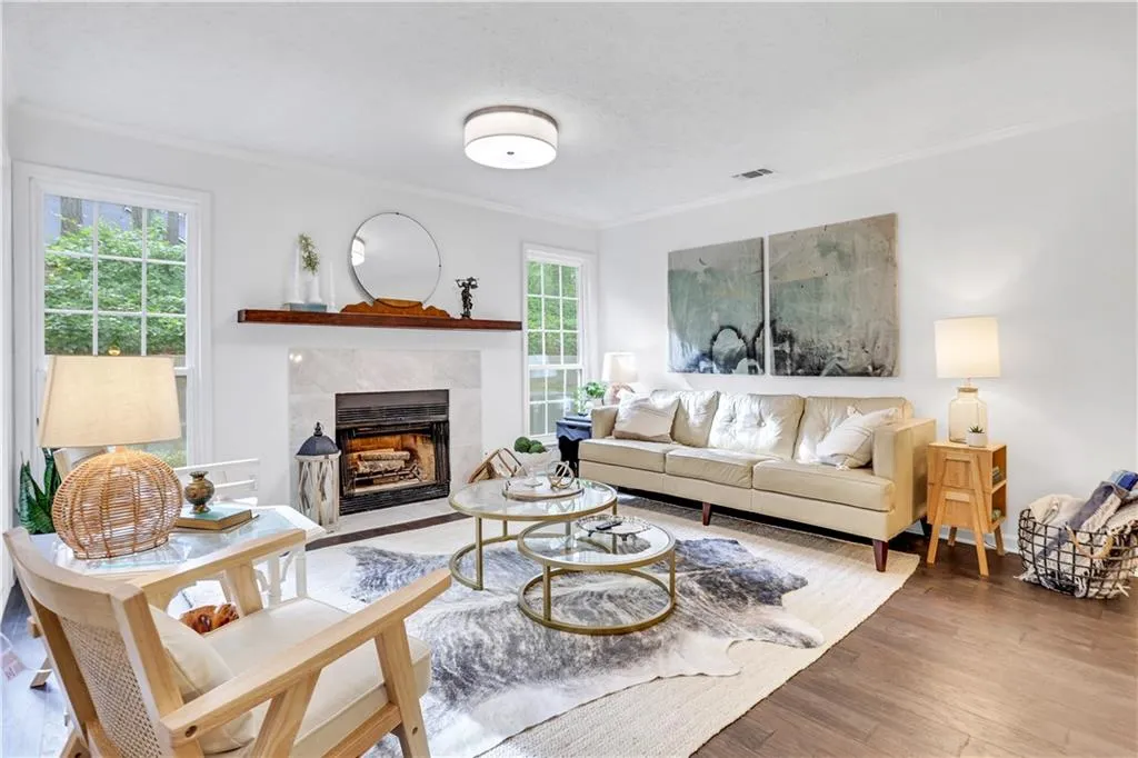 6814 Glenridge Drive Unit A, Sandy Springs, Georgia 30328, 2 Bedrooms Bedrooms, ,2 BathroomsBathrooms,Residential,Sold,6814 Glenridge Drive Unit A,7062884