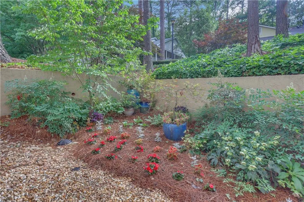 6814 Glenridge Drive Unit A, Sandy Springs, Georgia 30328, 2 Bedrooms Bedrooms, ,2 BathroomsBathrooms,Residential,Sold,6814 Glenridge Drive Unit A,7062884