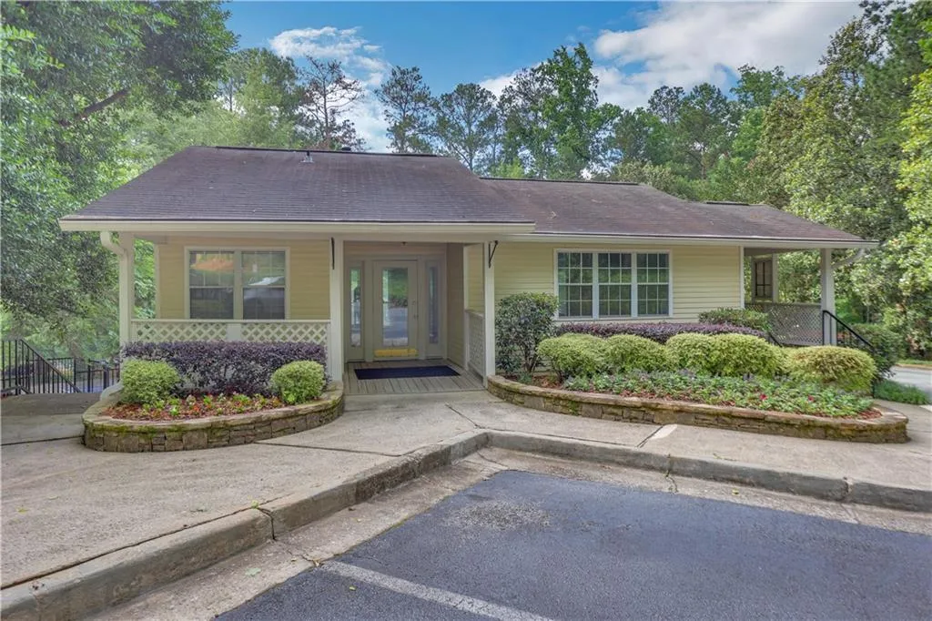 6814 Glenridge Drive Unit A, Sandy Springs, Georgia 30328, 2 Bedrooms Bedrooms, ,2 BathroomsBathrooms,Residential,Sold,6814 Glenridge Drive Unit A,7062884