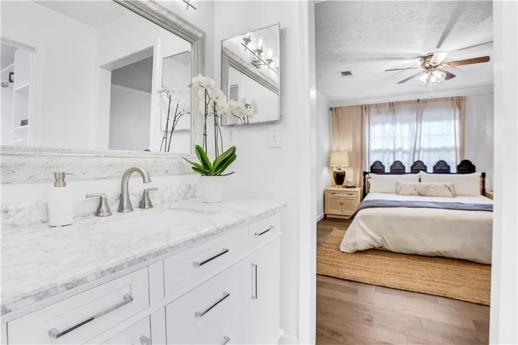 6814 Glenridge Drive Unit A, Sandy Springs, Georgia 30328, 2 Bedrooms Bedrooms, ,2 BathroomsBathrooms,Residential,Sold,6814 Glenridge Drive Unit A,7062884