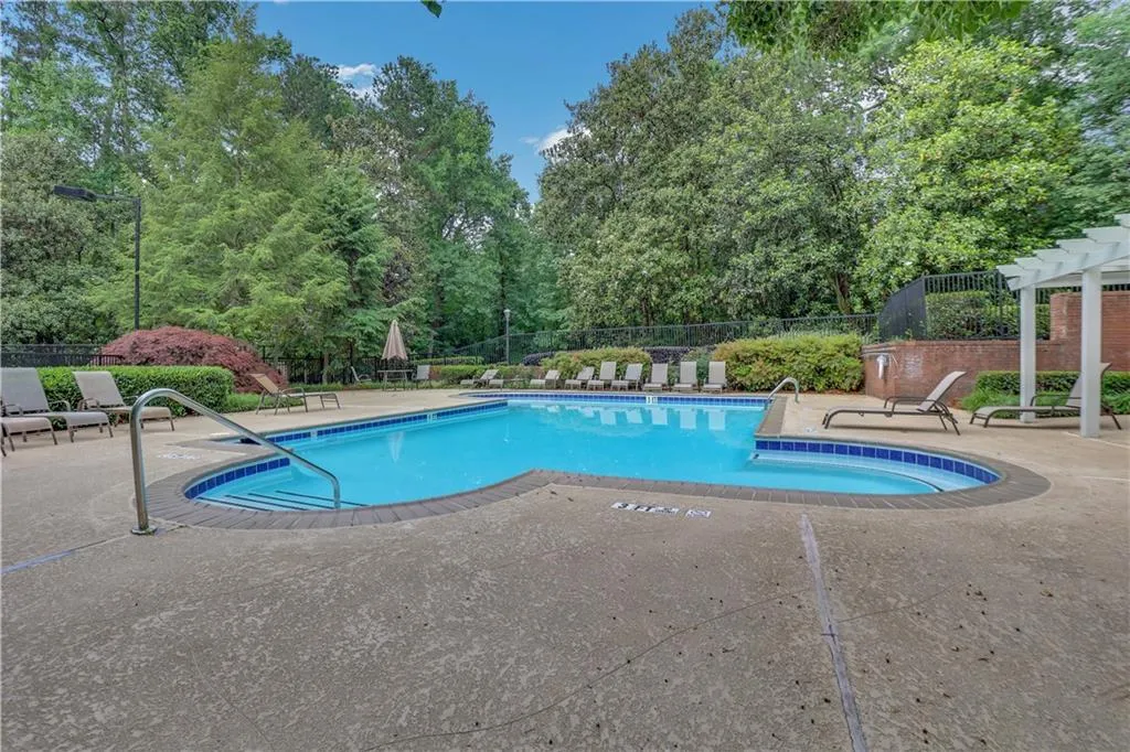 6814 Glenridge Drive Unit A, Sandy Springs, Georgia 30328, 2 Bedrooms Bedrooms, ,2 BathroomsBathrooms,Residential,Sold,6814 Glenridge Drive Unit A,7062884