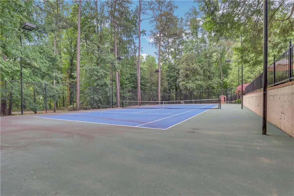 6814 Glenridge Drive Unit A, Sandy Springs, Georgia 30328, 2 Bedrooms Bedrooms, ,2 BathroomsBathrooms,Residential,Sold,6814 Glenridge Drive Unit A,7062884