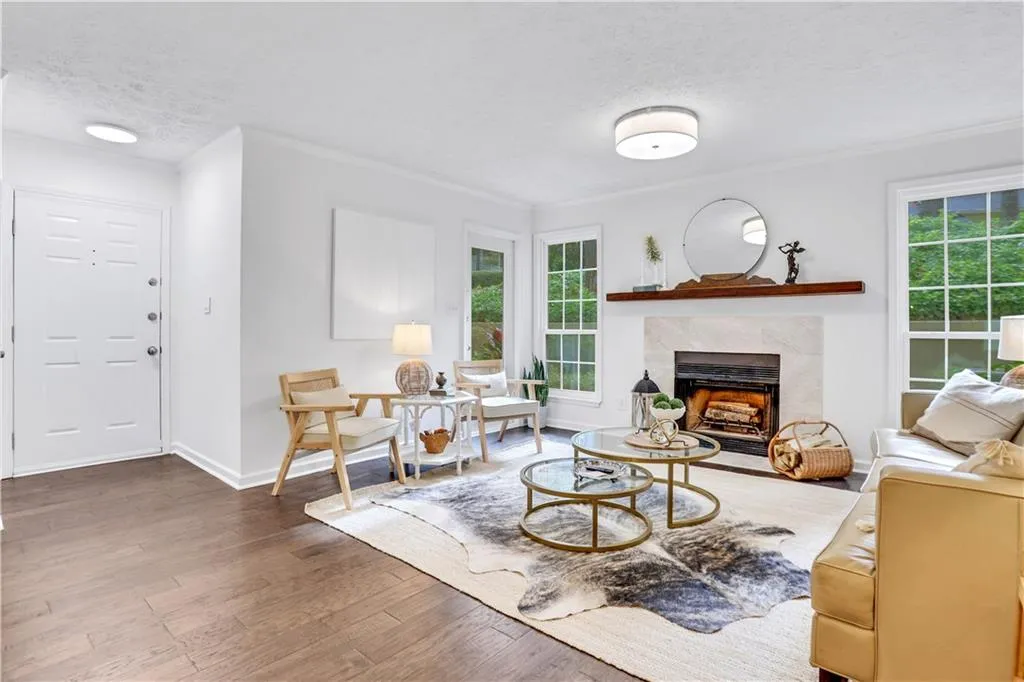 6814 Glenridge Drive Unit A, Sandy Springs, Georgia 30328, 2 Bedrooms Bedrooms, ,2 BathroomsBathrooms,Residential,Sold,6814 Glenridge Drive Unit A,7062884