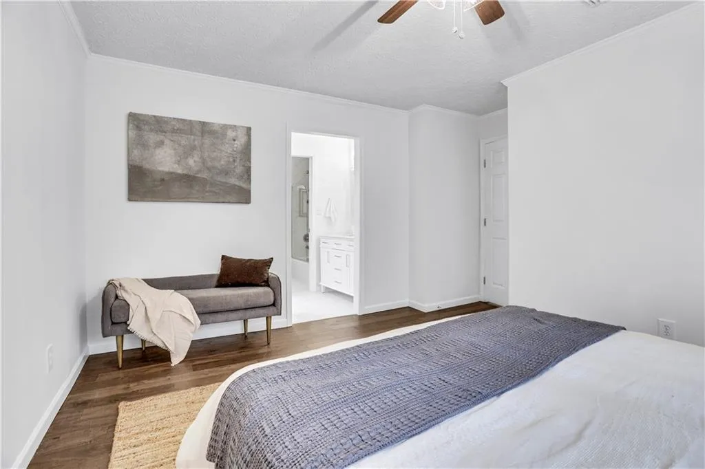 6814 Glenridge Drive Unit A, Sandy Springs, Georgia 30328, 2 Bedrooms Bedrooms, ,2 BathroomsBathrooms,Residential,Sold,6814 Glenridge Drive Unit A,7062884