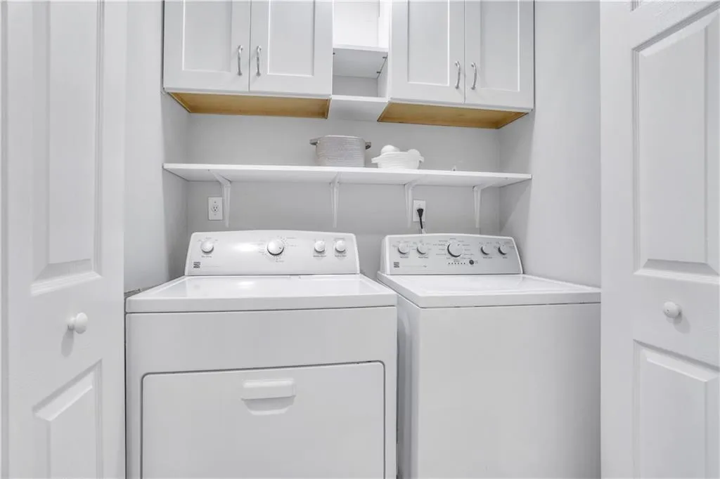 6814 Glenridge Drive Unit A, Sandy Springs, Georgia 30328, 2 Bedrooms Bedrooms, ,2 BathroomsBathrooms,Residential,Sold,6814 Glenridge Drive Unit A,7062884