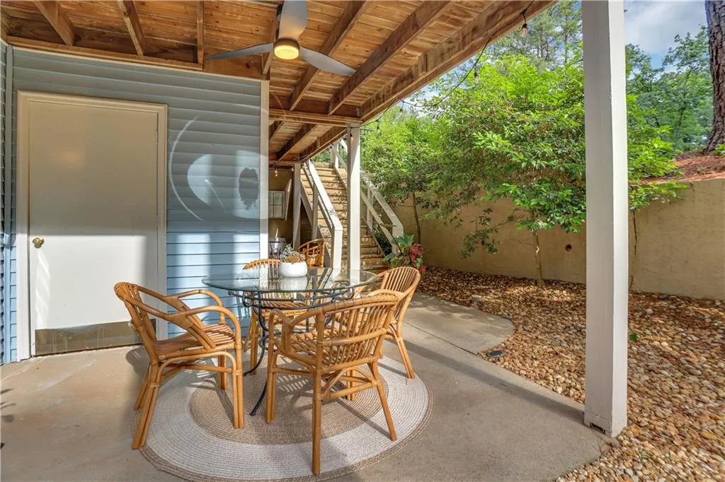 6814 Glenridge Drive Unit A, Sandy Springs, Georgia 30328, 2 Bedrooms Bedrooms, ,2 BathroomsBathrooms,Residential,Sold,6814 Glenridge Drive Unit A,7062884