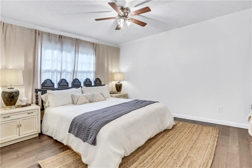 6814 Glenridge Drive Unit A, Sandy Springs, Georgia 30328, 2 Bedrooms Bedrooms, ,2 BathroomsBathrooms,Residential,Sold,6814 Glenridge Drive Unit A,7062884