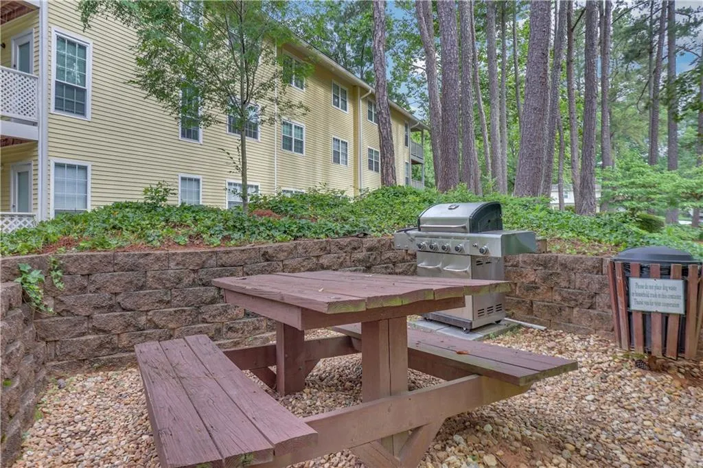 6814 Glenridge Drive Unit A, Sandy Springs, Georgia 30328, 2 Bedrooms Bedrooms, ,2 BathroomsBathrooms,Residential,Sold,6814 Glenridge Drive Unit A,7062884