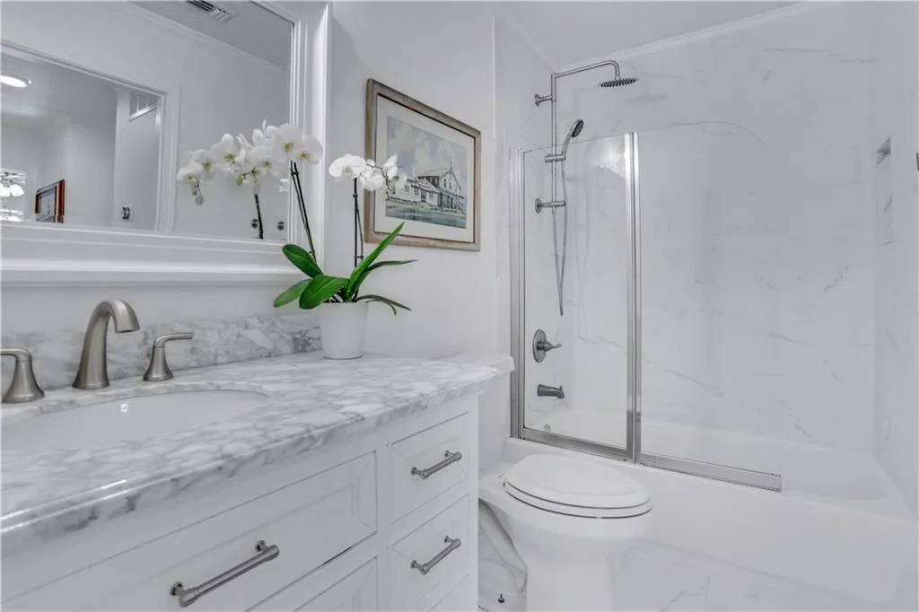 6814 Glenridge Drive Unit A, Sandy Springs, Georgia 30328, 2 Bedrooms Bedrooms, ,2 BathroomsBathrooms,Residential,Sold,6814 Glenridge Drive Unit A,7062884