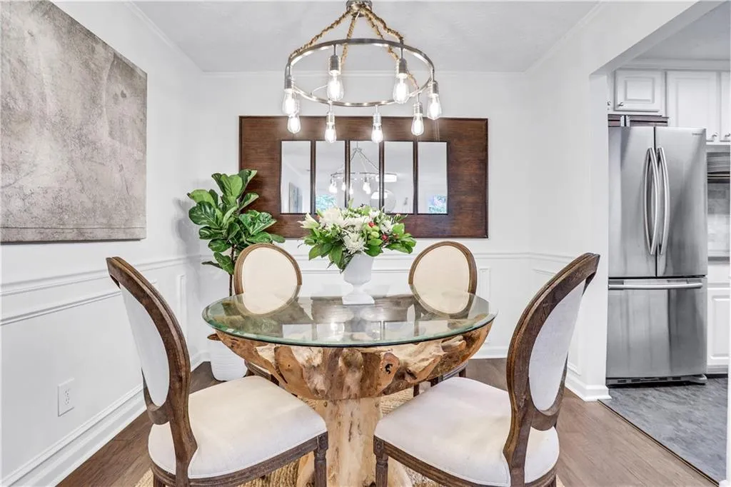 6814 Glenridge Drive Unit A, Sandy Springs, Georgia 30328, 2 Bedrooms Bedrooms, ,2 BathroomsBathrooms,Residential,Sold,6814 Glenridge Drive Unit A,7062884