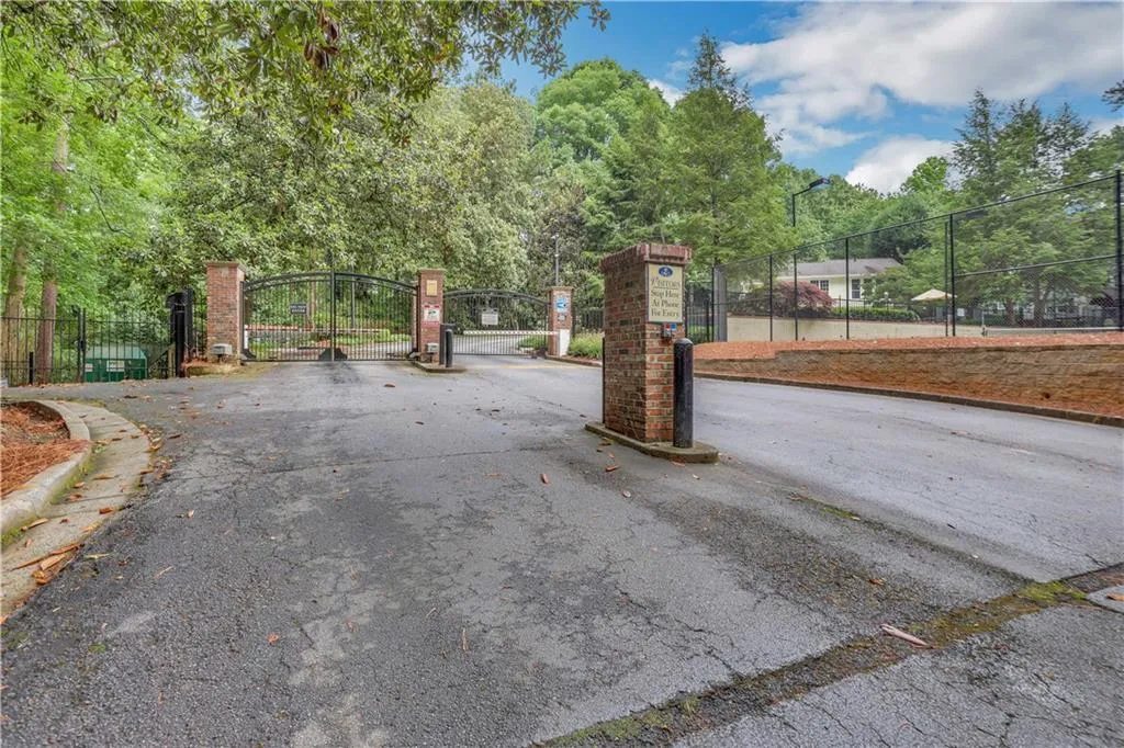 6814 Glenridge Drive Unit A, Sandy Springs, Georgia 30328, 2 Bedrooms Bedrooms, ,2 BathroomsBathrooms,Residential,Sold,6814 Glenridge Drive Unit A,7062884