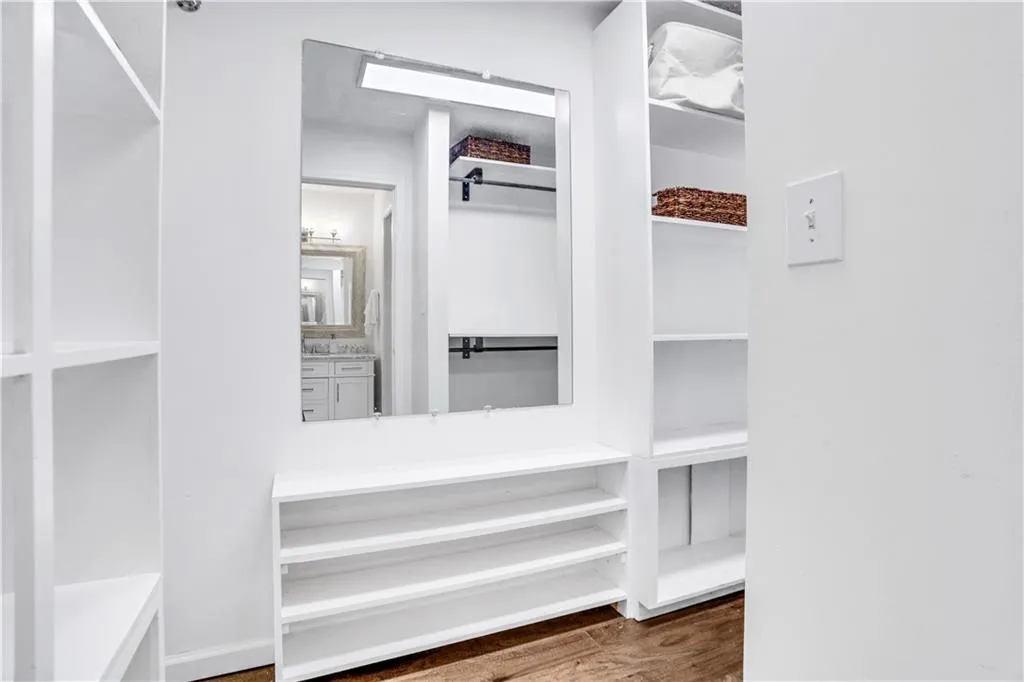 6814 Glenridge Drive Unit A, Sandy Springs, Georgia 30328, 2 Bedrooms Bedrooms, ,2 BathroomsBathrooms,Residential,Sold,6814 Glenridge Drive Unit A,7062884