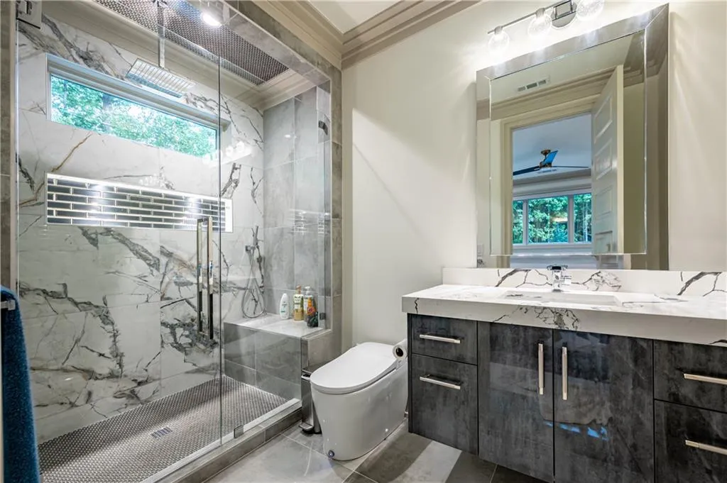 Guest Bathroom 2