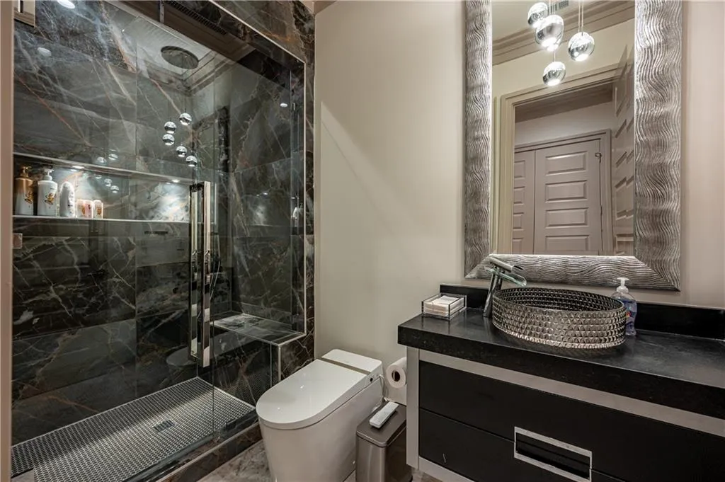 Guest Bathroom 4