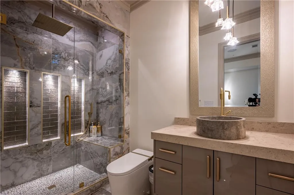Guest Bathroom 3