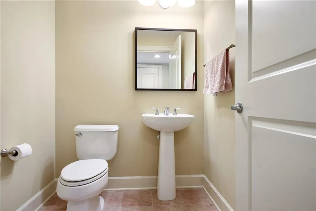 200 River Vista Drive Unit 423, Atlanta, Georgia 30339, 2 Bedrooms Bedrooms, ,2 BathroomsBathrooms,Residential,Sold,200 River Vista Drive Unit 423,5826148