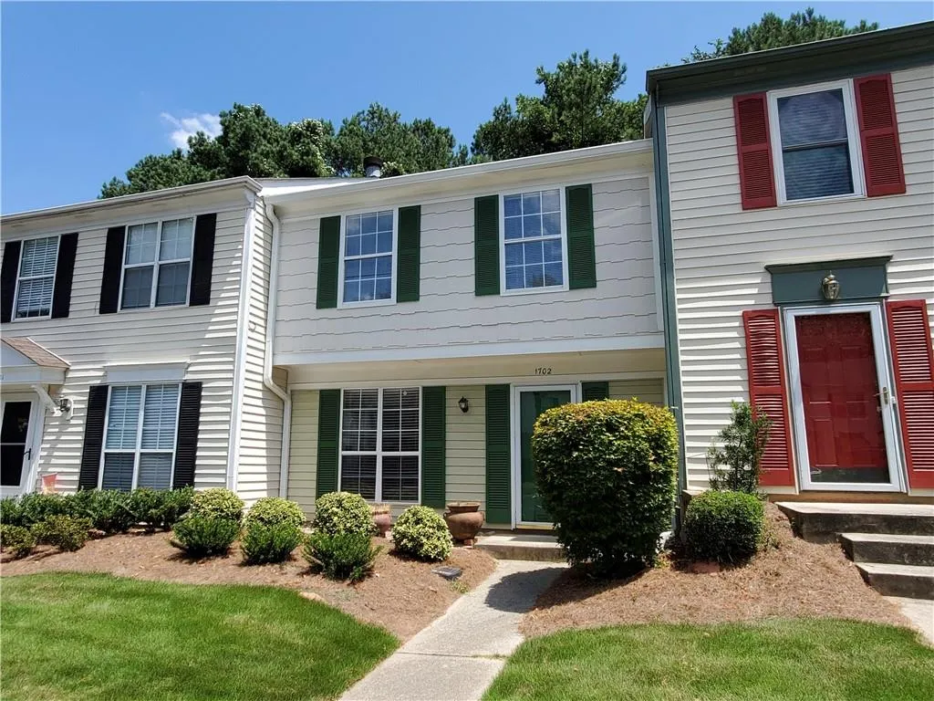 1702 Queen Anne Court, Sandy Springs, Georgia 30350, 2 Bedrooms Bedrooms, ,2 BathroomsBathrooms,Residential,Sold,1702 Queen Anne Court,6761131