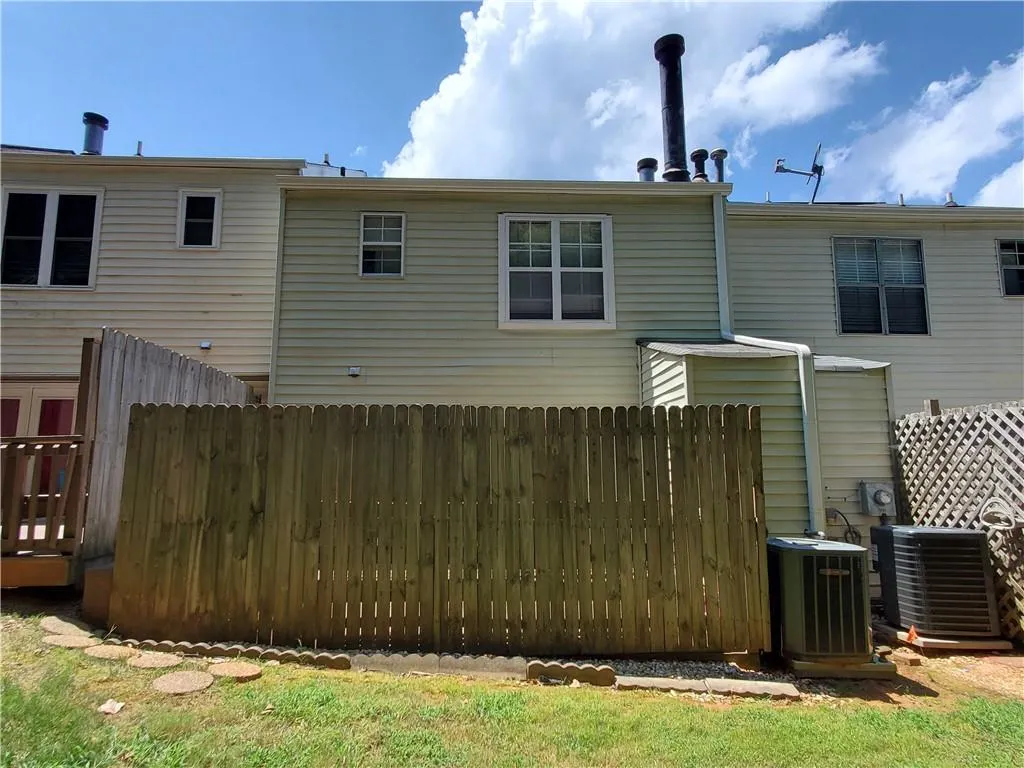 1702 Queen Anne Court, Sandy Springs, Georgia 30350, 2 Bedrooms Bedrooms, ,2 BathroomsBathrooms,Residential,Sold,1702 Queen Anne Court,6761131