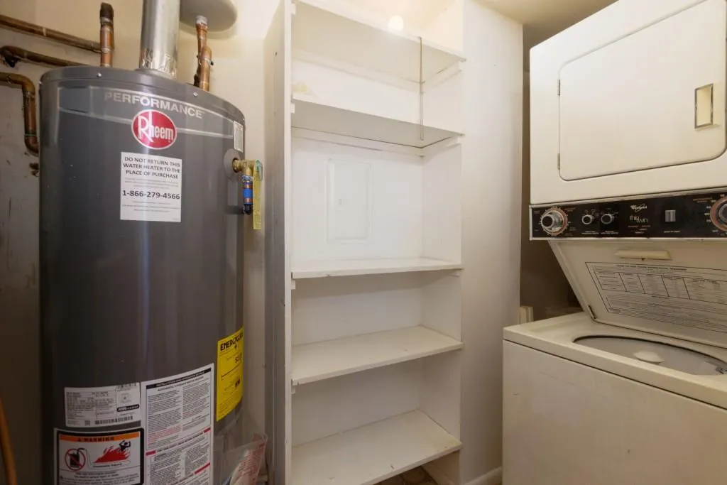 100 Biscayne Drive Nw Unit D7, Atlanta, Georgia 30309, 1 Bedroom Bedrooms, ,1 BathroomBathrooms,Residential,For Sale,100 Biscayne Drive Nw Unit D7,7574393