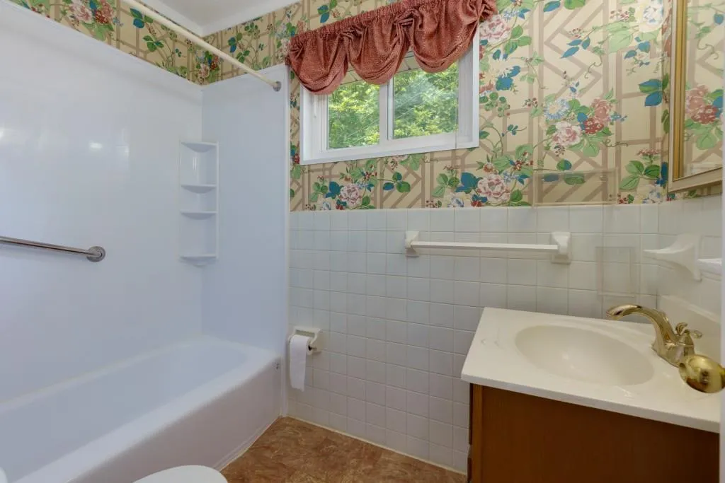 100 Biscayne Drive Nw Unit D7, Atlanta, Georgia 30309, 1 Bedroom Bedrooms, ,1 BathroomBathrooms,Residential,For Sale,100 Biscayne Drive Nw Unit D7,7574393