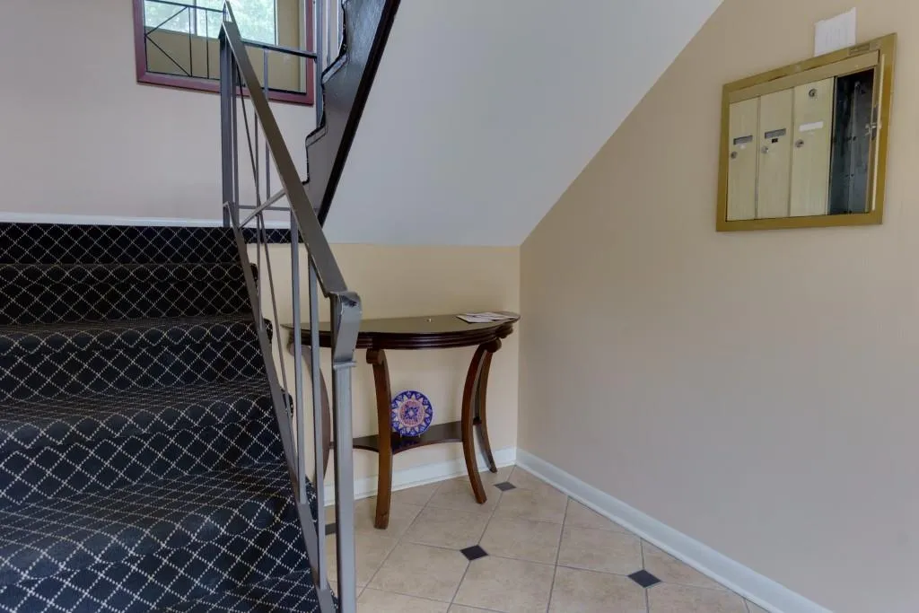 100 Biscayne Drive Nw Unit D7, Atlanta, Georgia 30309, 1 Bedroom Bedrooms, ,1 BathroomBathrooms,Residential,For Sale,100 Biscayne Drive Nw Unit D7,7574393