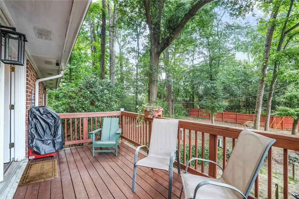 4266 Roswell Road Ne Unit L3, Atlanta, Georgia 30342, 3 Bedrooms Bedrooms, ,2 BathroomsBathrooms,Residential,For Sale,4266 Roswell Road Ne Unit L3,7590423