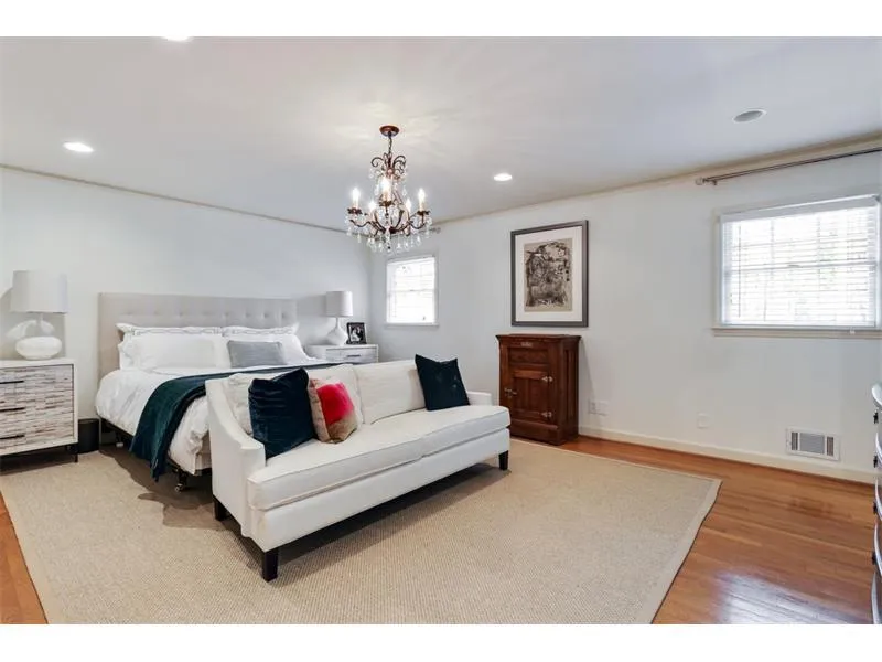 310 Riverhill Drive, Sandy Springs, Georgia 30328, 5 Bedrooms Bedrooms, ,4 BathroomsBathrooms,Residential,Sold,310 Riverhill Drive,5788162