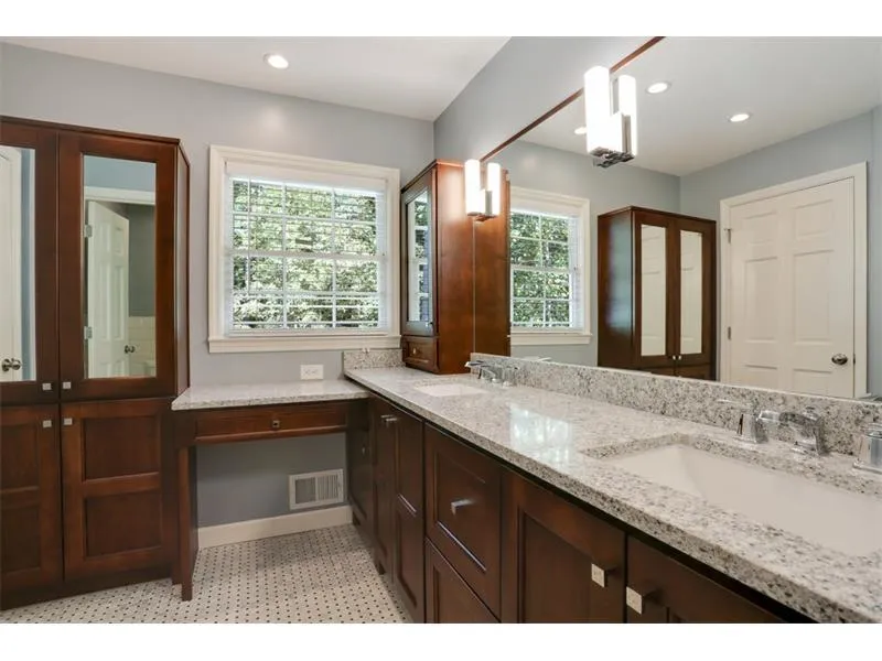 310 Riverhill Drive, Sandy Springs, Georgia 30328, 5 Bedrooms Bedrooms, ,4 BathroomsBathrooms,Residential,Sold,310 Riverhill Drive,5788162