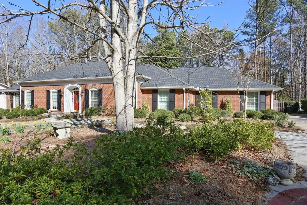 310 Riverhill Drive, Sandy Springs, Georgia 30328, 5 Bedrooms Bedrooms, ,4 BathroomsBathrooms,Residential,Sold,310 Riverhill Drive,5788162