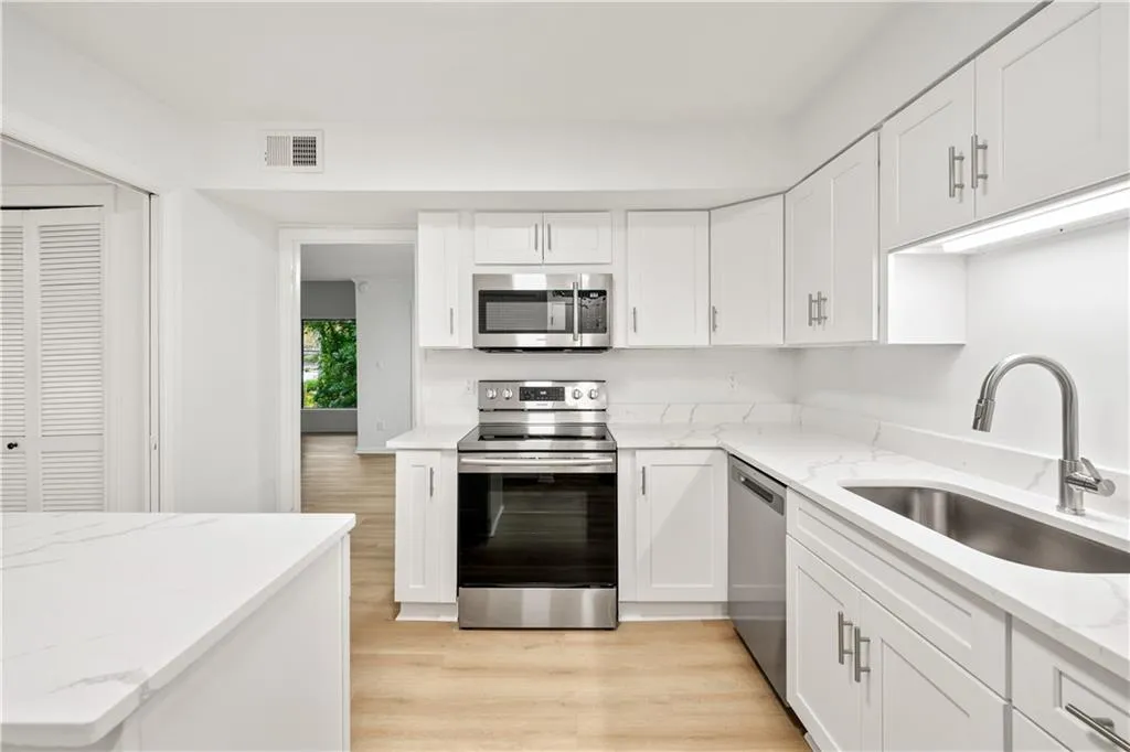 11 Forrest Place, Atlanta, Georgia 30328, 3 Bedrooms Bedrooms, ,3 BathroomsBathrooms,Residential,Sold,11 Forrest Place,7700680