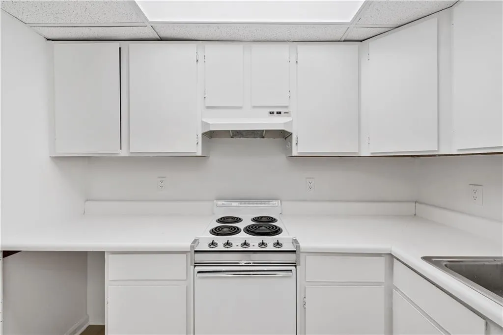 11 Forrest Place, Atlanta, Georgia 30328, 3 Bedrooms Bedrooms, ,3 BathroomsBathrooms,Residential,Sold,11 Forrest Place,7700680