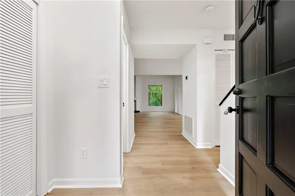 11 Forrest Place, Atlanta, Georgia 30328, 3 Bedrooms Bedrooms, ,3 BathroomsBathrooms,Residential,Sold,11 Forrest Place,7700680