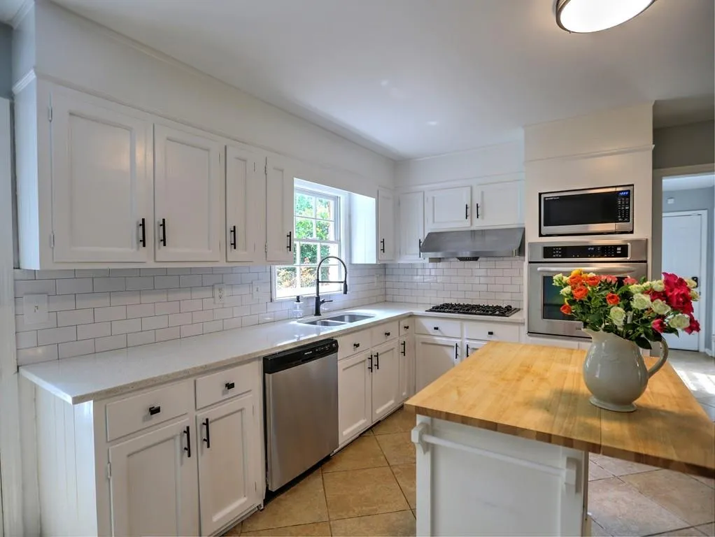 291 Dalrymple Road, Atlanta, Georgia 30328, 4 Bedrooms Bedrooms, ,2 BathroomsBathrooms,Residential,Sold,291 Dalrymple Road,6943656