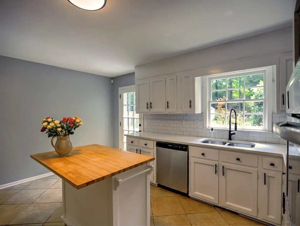 291 Dalrymple Road, Atlanta, Georgia 30328, 4 Bedrooms Bedrooms, ,2 BathroomsBathrooms,Residential,Sold,291 Dalrymple Road,6943656