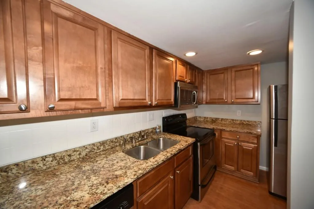 6900 Roswell Road Unit Q8, Atlanta, Georgia 30328, 2 Bedrooms Bedrooms, ,2 BathroomsBathrooms,Residential,Sold,6900 Roswell Road Unit Q8,5748410